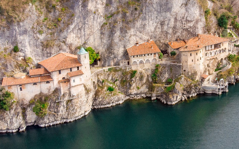 Just 970 meters from the Hermitage of Santa Caterina